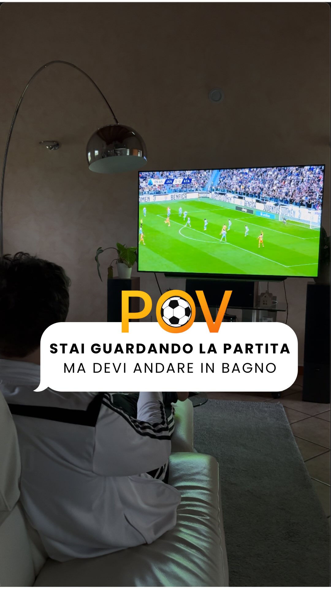 Quando ti scappa durante la partita… ma hai AirPlay 2 😎🚽🎧