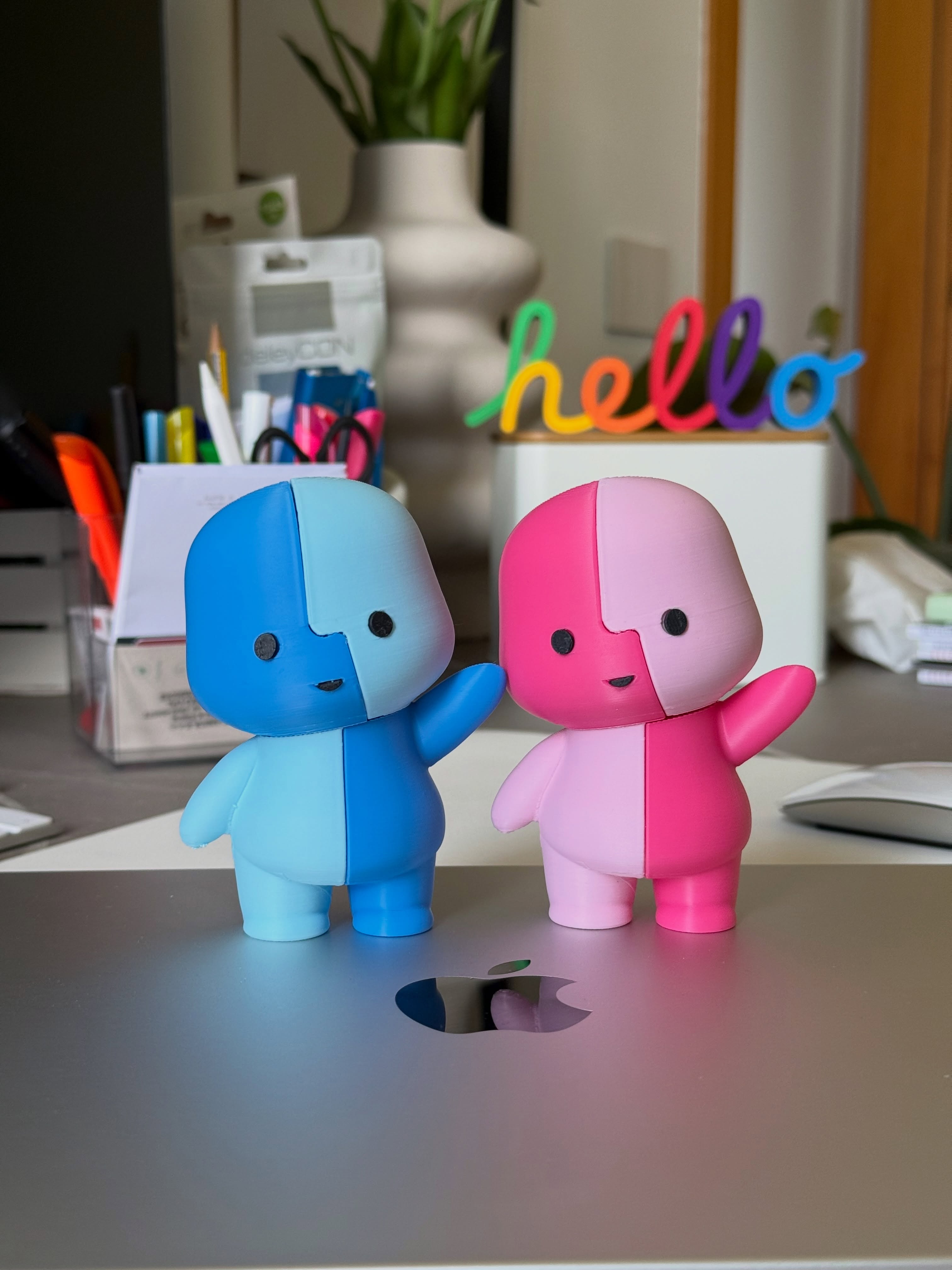 Per il nostro settimo anniversario, Anna mi ha regalato due Little Finder, la nuova mascotte di Apple del…
