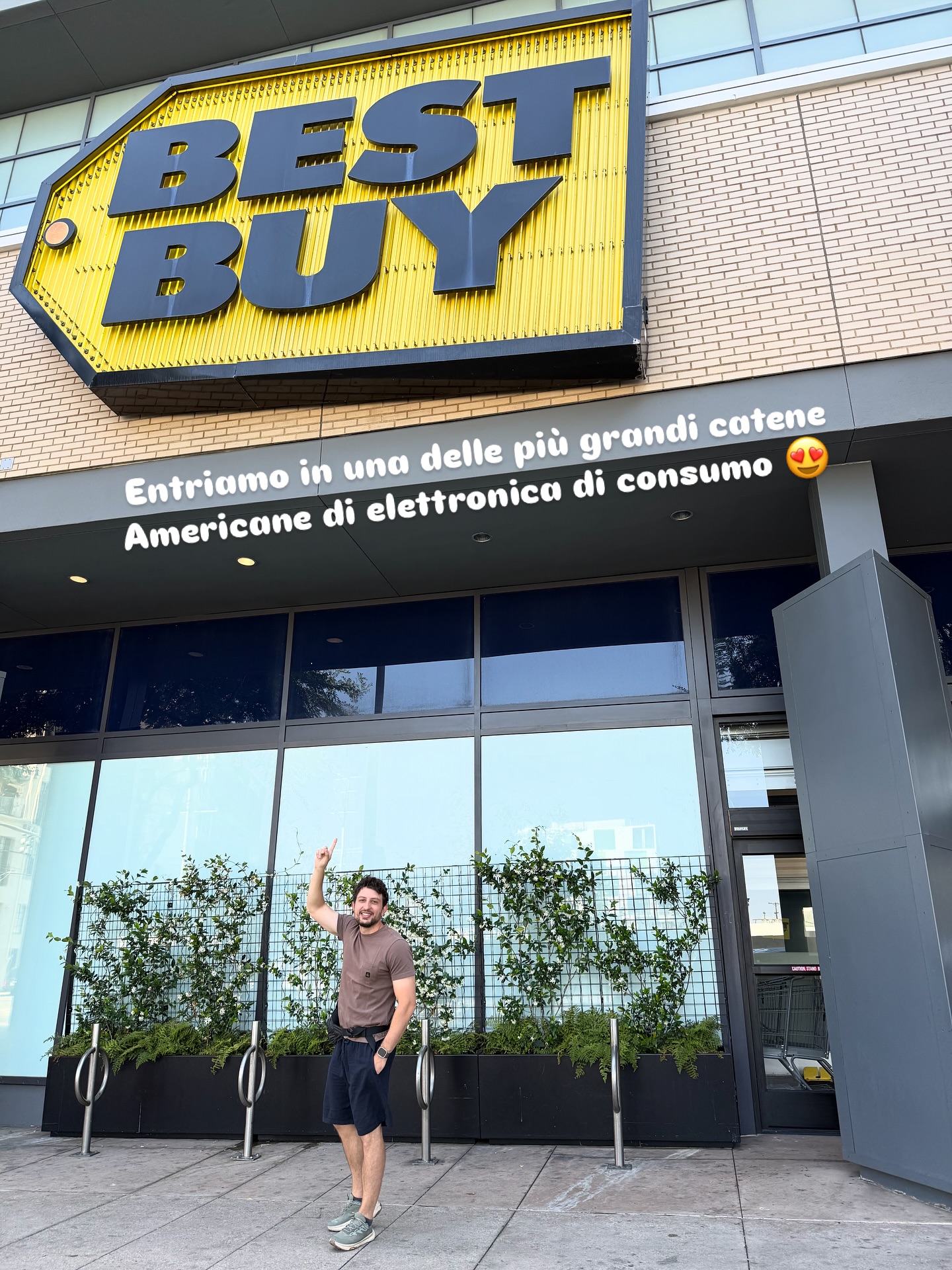 🎯 Oggi sono entrato da Best Buy a Los Angeles per curiosare tra i prodotti tech disponibili nel mercato…